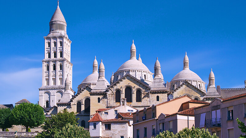 Tourisme en Dordogne : la cathédrale de Périgueux, découverte du Périgord vert autour du camping du lac