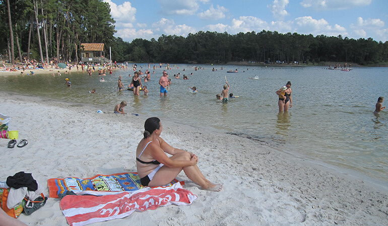 Journée baignade au lac de la Jemaye en Dordogne