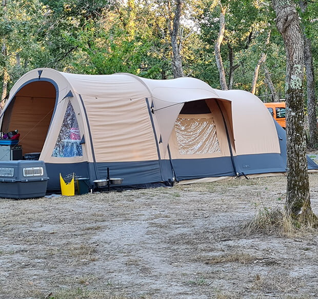 Emplacements camping en Dordogne pour tente au camping du Lac dans le Périgord vert